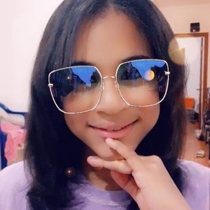 Meet your Posher, Ramona